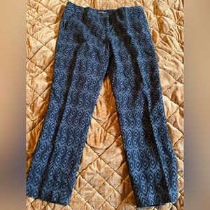 Women’s Dalia Collection black patterned capris